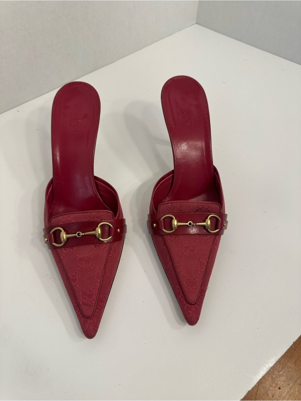 Authentic Gucci dark pink Pointed Toe Slip-On Mules with Gold Horse-bit.